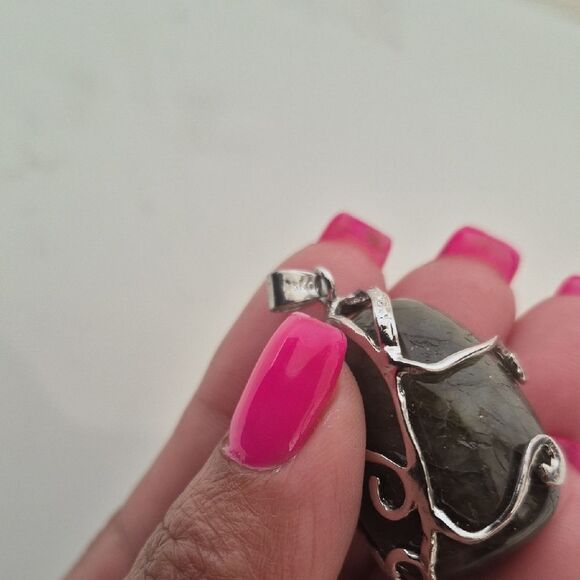 Labradorite Pendant Necklace in Silver Setting 18K GP - Picture 3 of 16